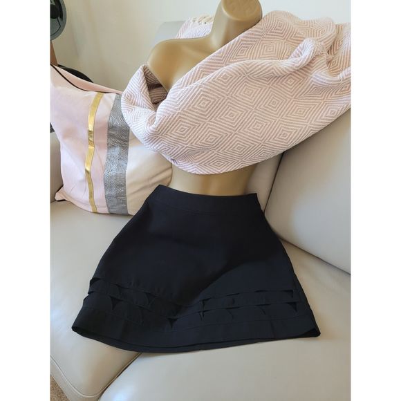 Pencil Skirt | Mini Skirt | Scallop Cut Detail | Size M | Womens - Picture 2 of 8